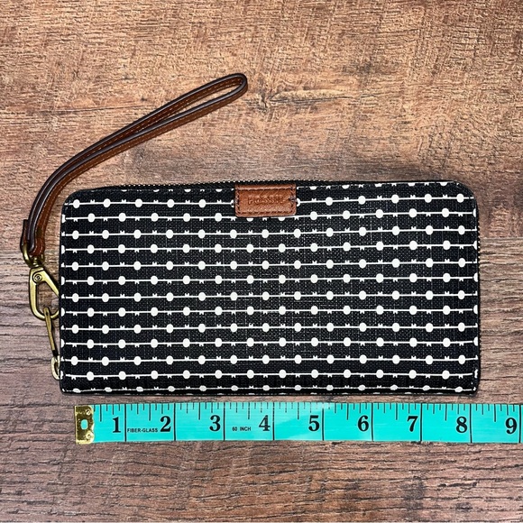 Fossil RFID Wristlet 👛 Like New! - Picture 13 of 14